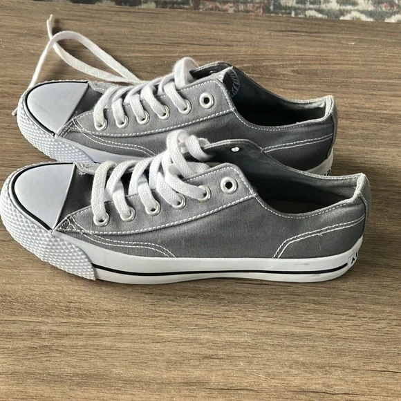 Air walk mint condition! - Picture 3 of 7